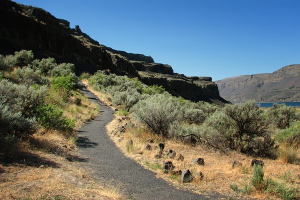 Lake Lenore Caves Trail